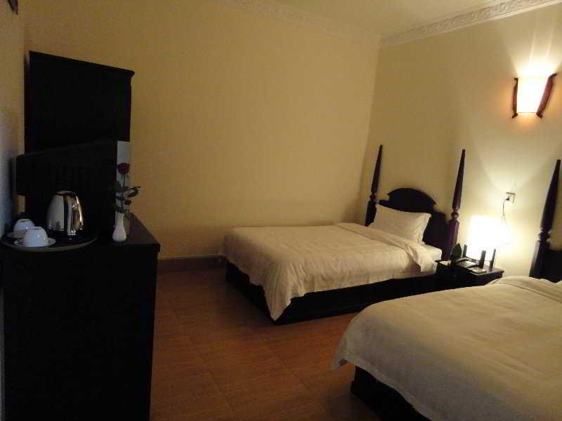 Trasak Pa-Em Hotel & Restaurant Phnom Penh Dış mekan fotoğraf